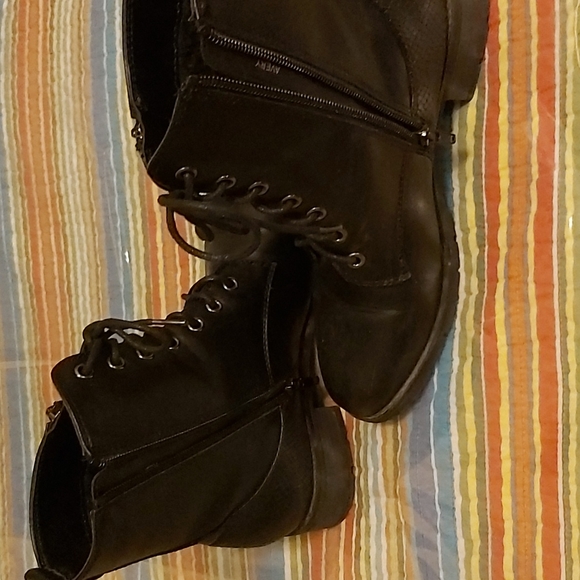 Boots - Picture 2 of 3